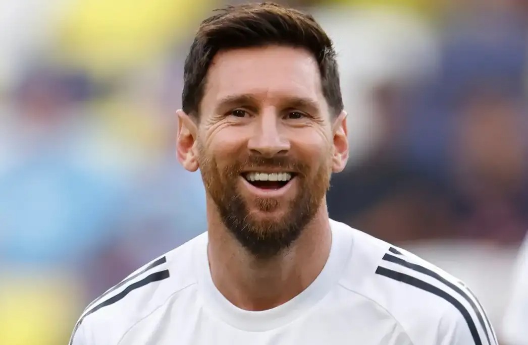 巴萨竞选疯狂画饼！丰特：梅西年底回归诺坎普退役，让他担任名誉主席和形象大使